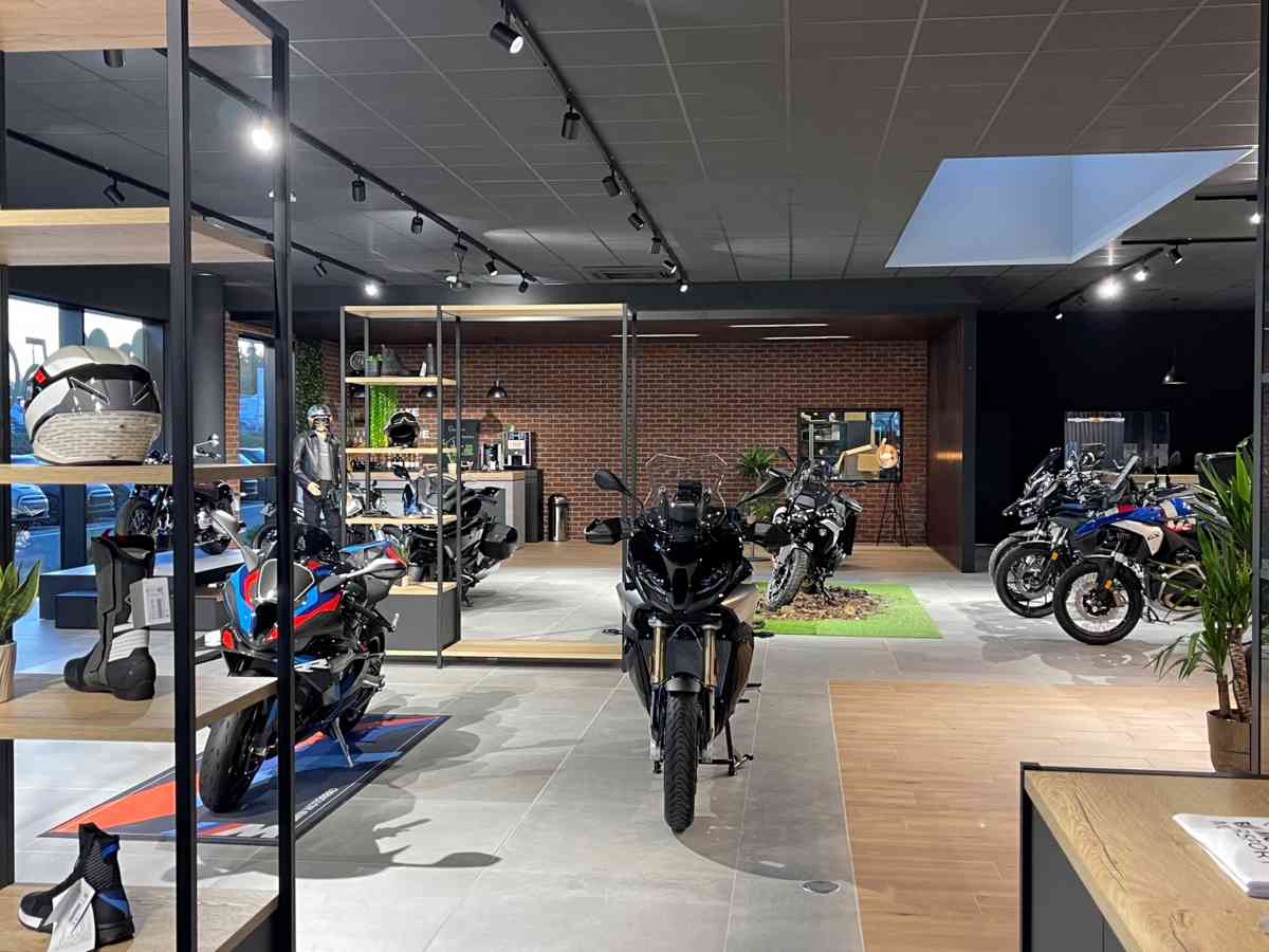 Travaux de réaménagement de la concession BMW-MINI dont la création du nouvel espace BMW MOTORRAD à Chartres (28)  pour le Groupe Berteaux Automobiles - I2C Construction