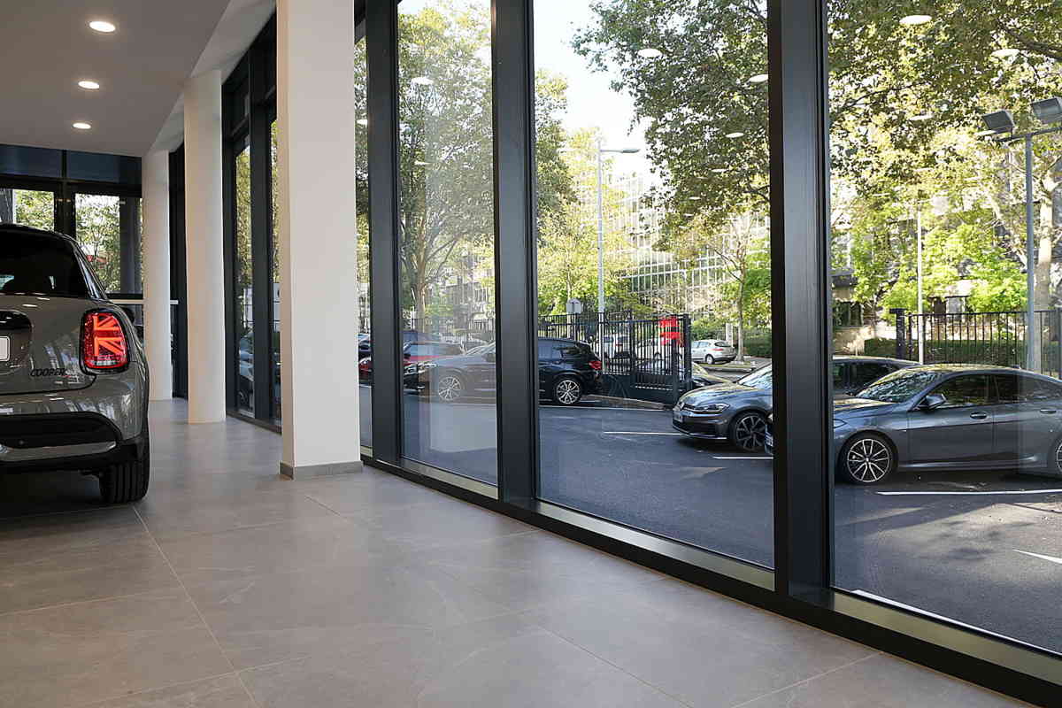 Réhabilitation espace commercial BMW MINI Nanterre - Groupe Horizon