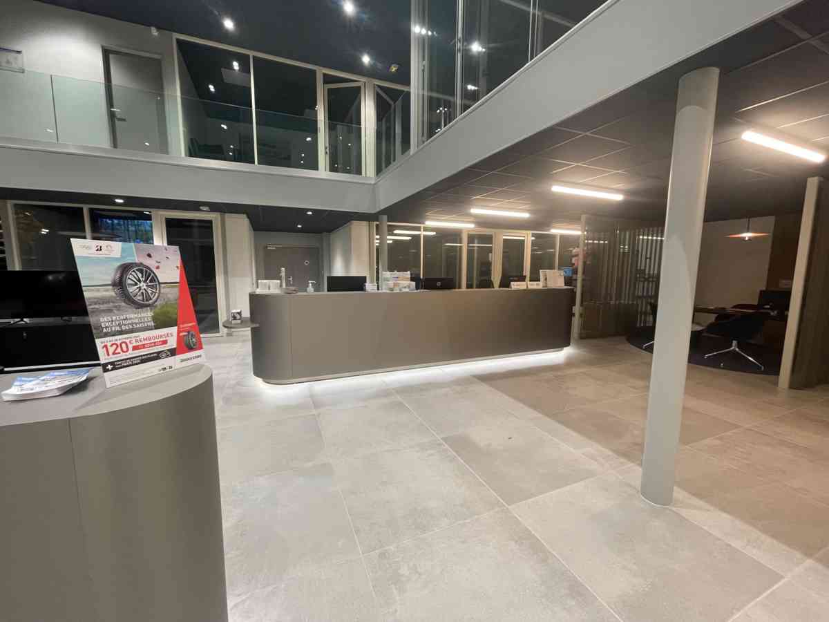 Travaux de réaménagement de la concession BMW-MINI dont la création du nouvel espace BMW MOTORRAD à Chartres (28)  pour le Groupe Berteaux Automobiles - I2C Construction