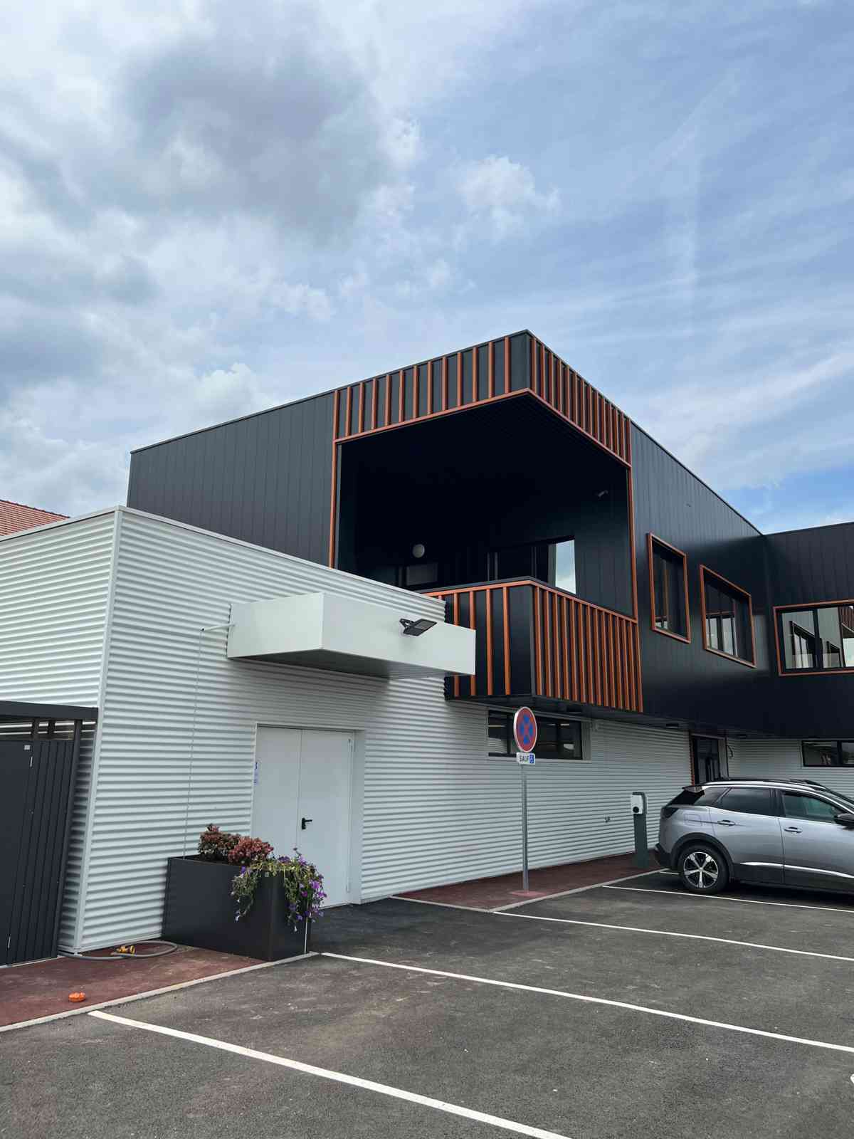 Réalisation d'un bâtiment industriel  pour la société 2B LIGHTING TECHNOLOGIES (91) - I2C Construction