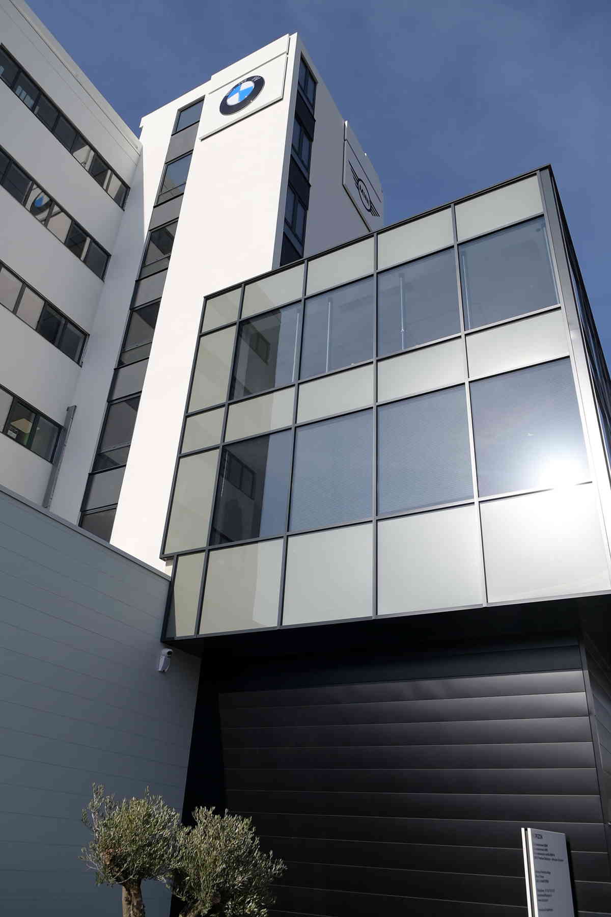 réhabilitation espace commercial concession automobile - BMW MINI - Nanterre (92)