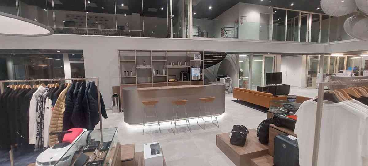 Travaux de réaménagement de la concession BMW-MINI dont la création du nouvel espace BMW MOTORRAD à Chartres (28)  pour le Groupe Berteaux Automobiles - I2C Construction