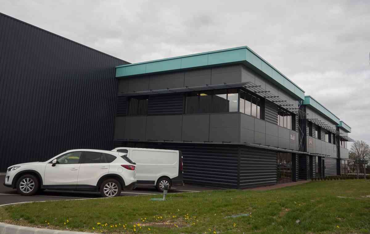 Construction bâtiment industriel charpente métallique en contractant général à Cognac (16) près de Bordeaux.